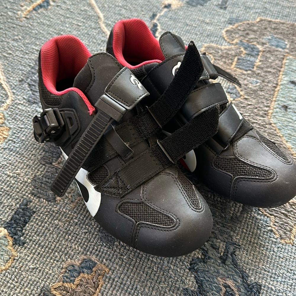 Pelaton bicycle shoes -excellent condition!